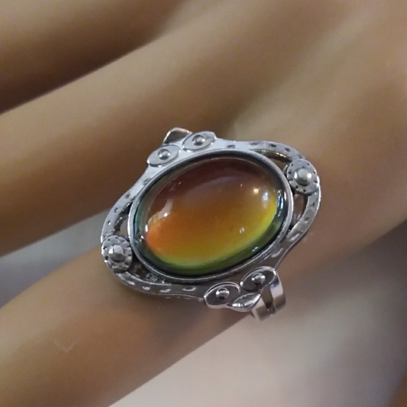 Vintage oval mood ring - Picture 2 of 4